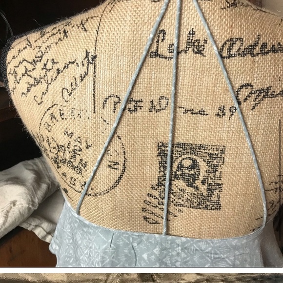 Hollister green/white patterned ruffled sleeveless top - Picture 6 of 6